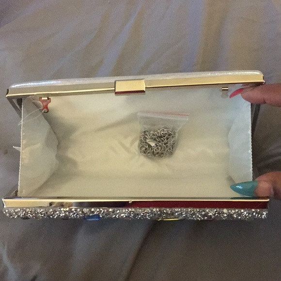 New Beaded clutch w/ shoulder strap chain - Picture 3 of 3